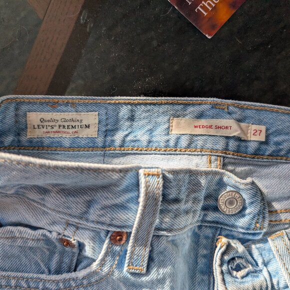 Levi's Wedgie Cuttoff Shorts - Size 27 - Picture 3 of 4